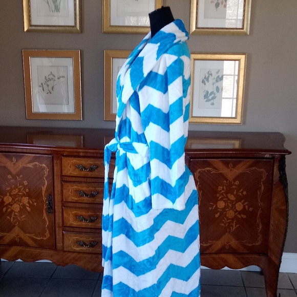 0117 Soft & Cozy Chevron Robe - Picture 4 of 7
